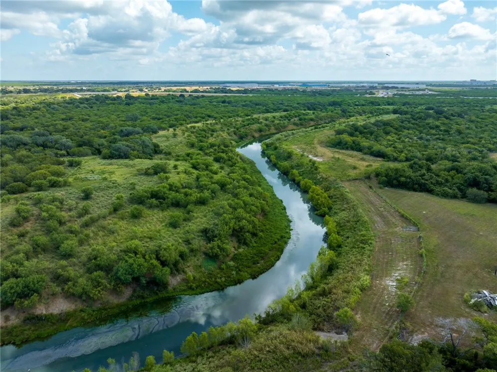 643 Pirate Boulevard Sinton, TX 78387