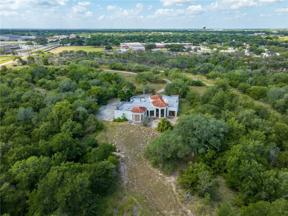 643 Pirate Boulevard Sinton, TX 78387