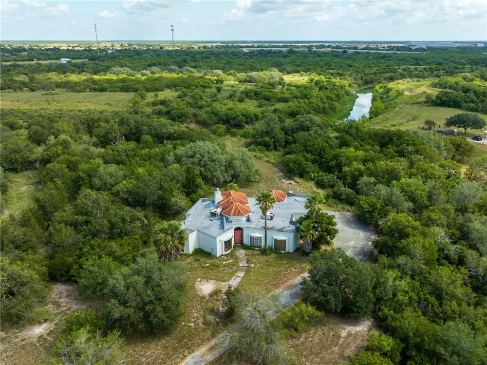 643 Pirate Boulevard Sinton, TX 78387