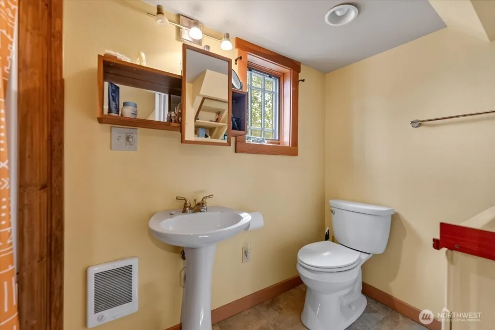 625 A/B Twisp Winthrop Eastside Road Winthrop, WA 98862