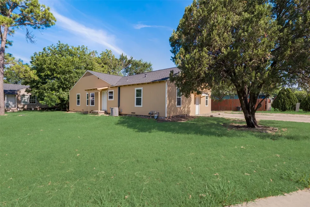 2210 Manor Street Grand Prairie, TX 75050