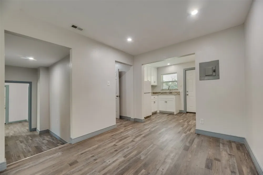 2210 Manor Street Grand Prairie, TX 75050