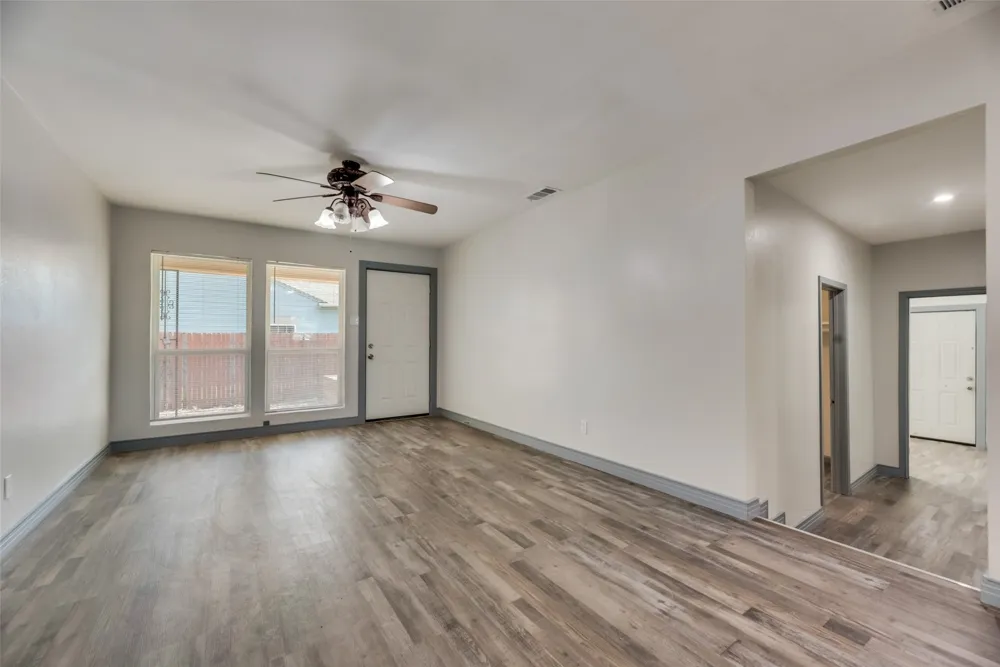 2210 Manor Street Grand Prairie, TX 75050