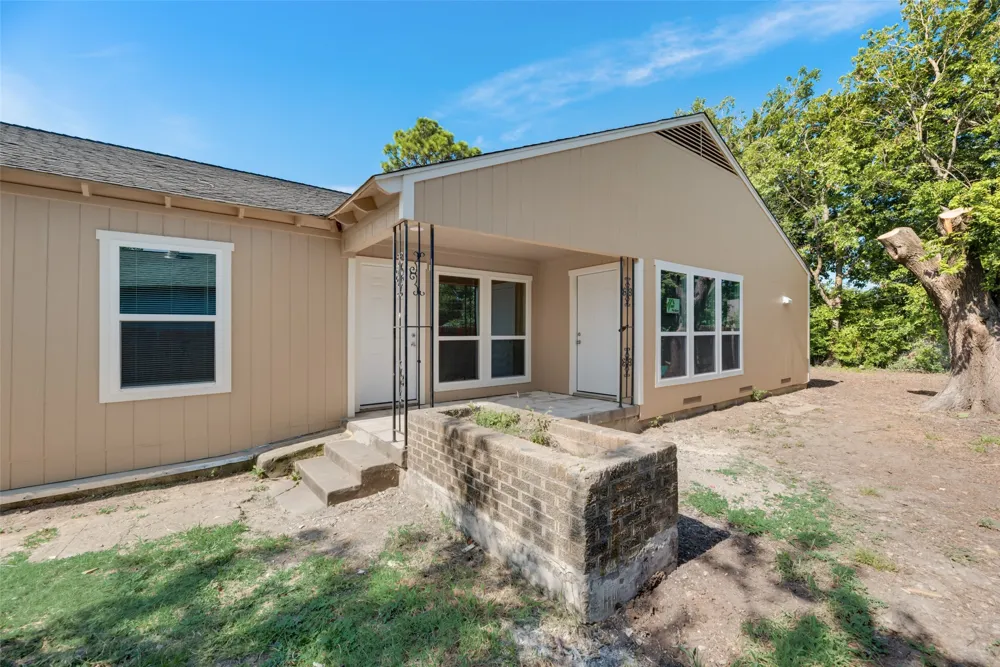 2210 Manor Street Grand Prairie, TX 75050