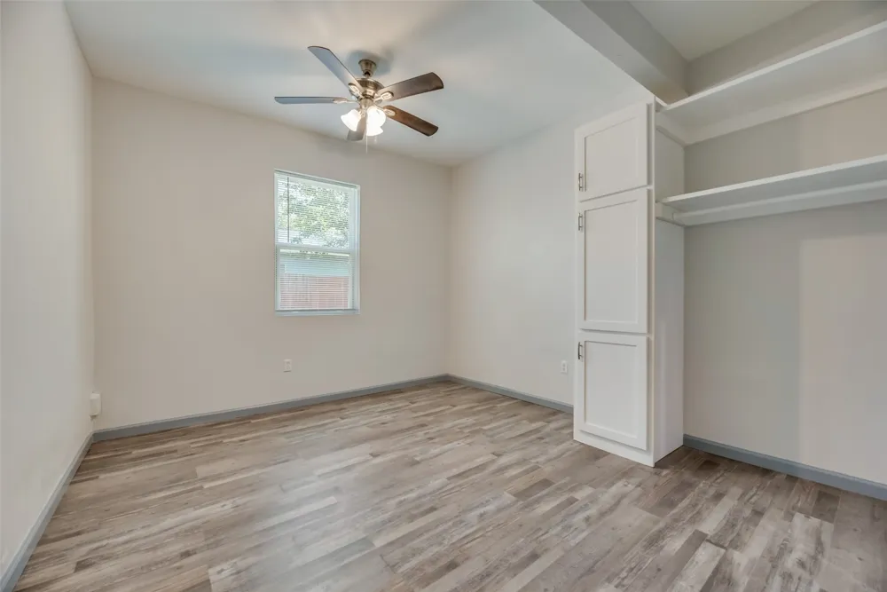 2210 Manor Street Grand Prairie, TX 75050