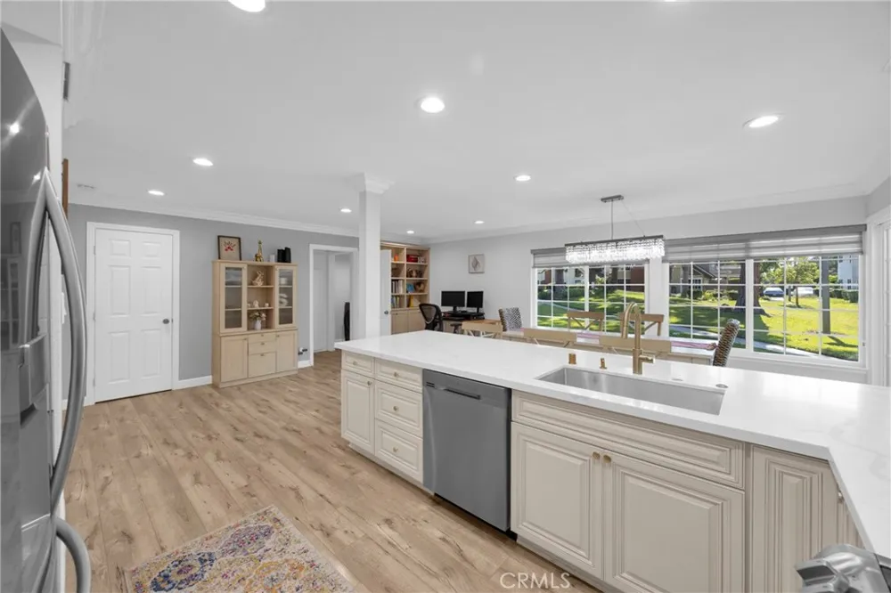 12341 Glacier Los Alamitos, CA 90720