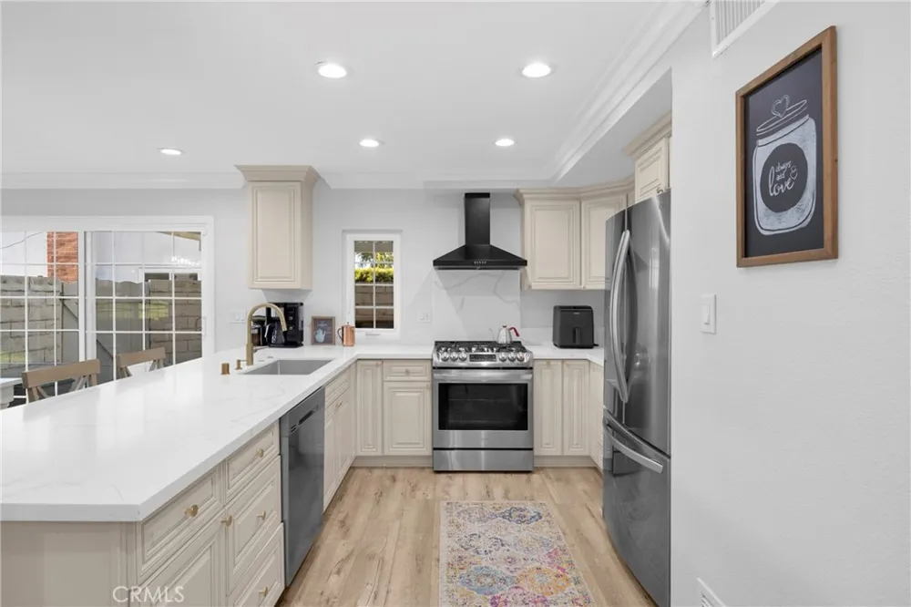 12341 Glacier Los Alamitos, CA 90720