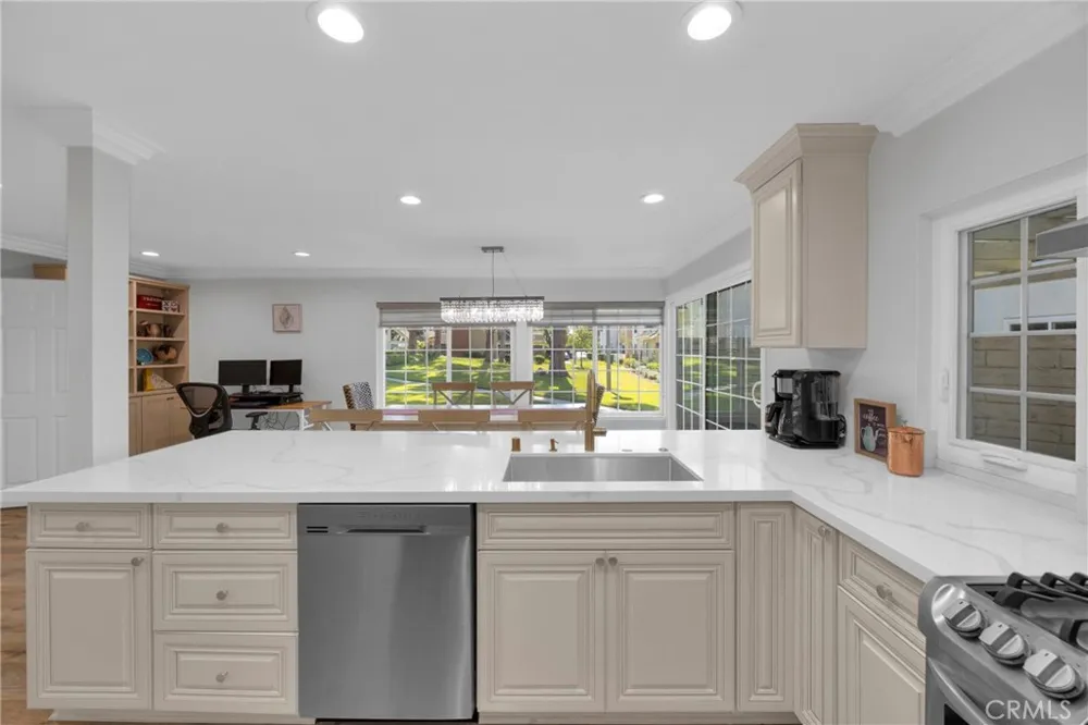 12341 Glacier Los Alamitos, CA 90720