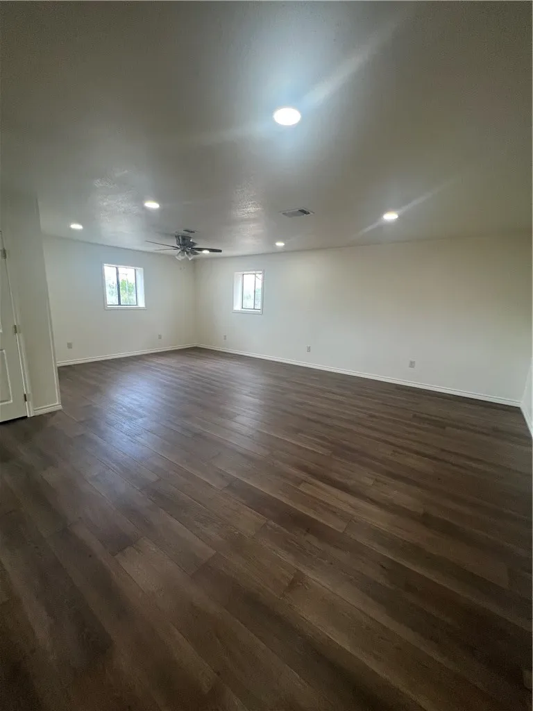 Address Not Shown Three Rivers, TX 78071