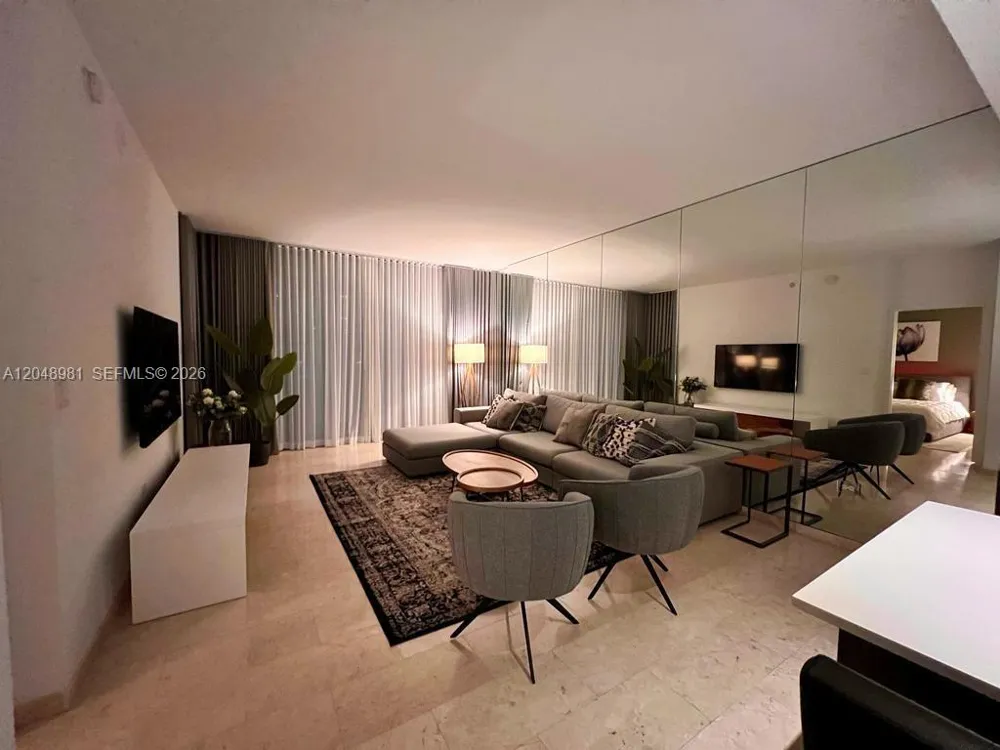 88 SW 7th St #808 Miami, FL 33130
