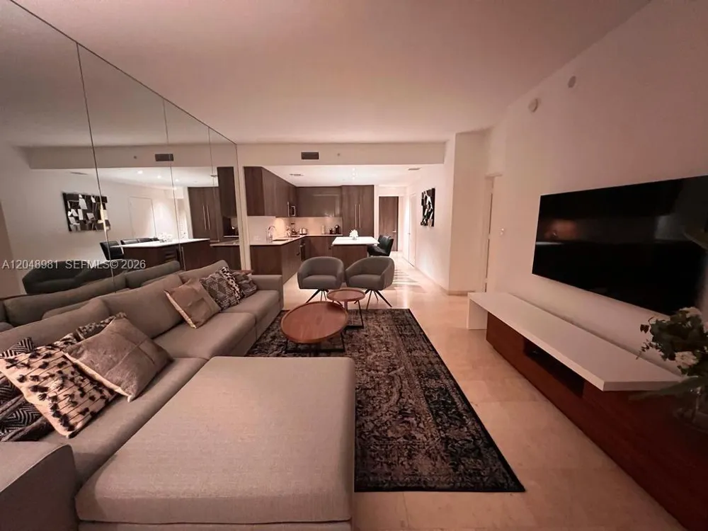 88 SW 7th St #808 Miami, FL 33130