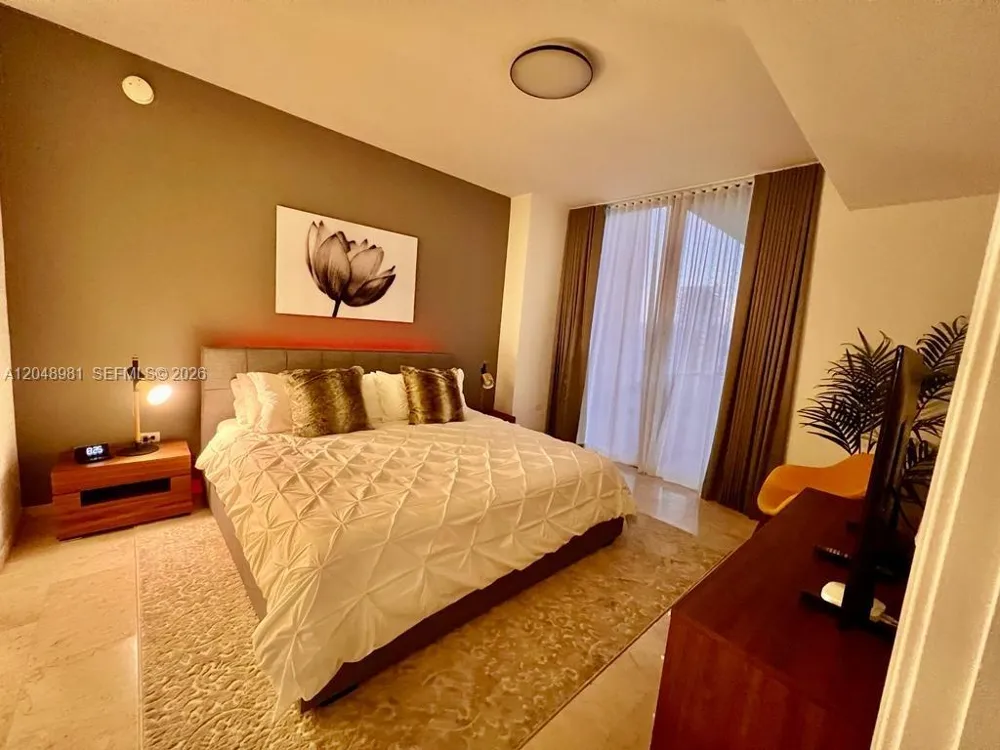 88 SW 7th St #808 Miami, FL 33130