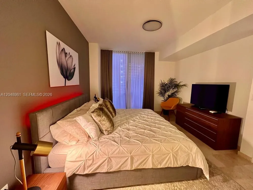 88 SW 7th St #808 Miami, FL 33130