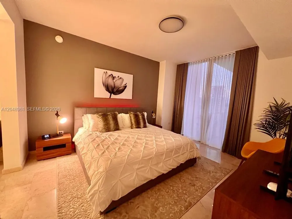 88 SW 7th St #808 Miami, FL 33130
