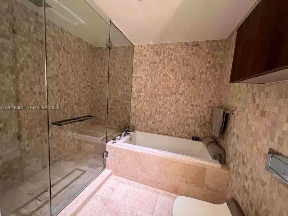 88 SW 7th St #808 Miami, FL 33130