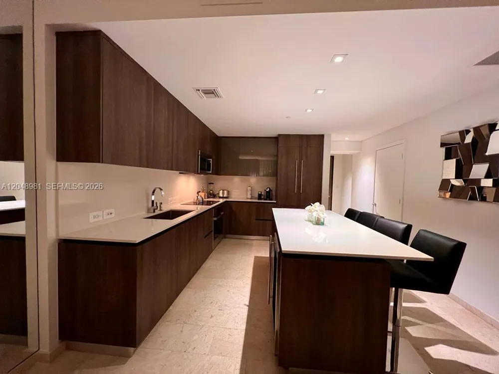 88 SW 7th St #808 Miami, FL 33130