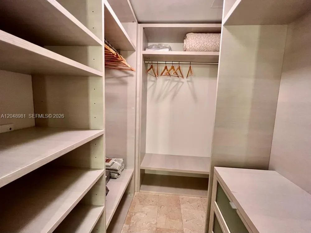 88 SW 7th St #808 Miami, FL 33130