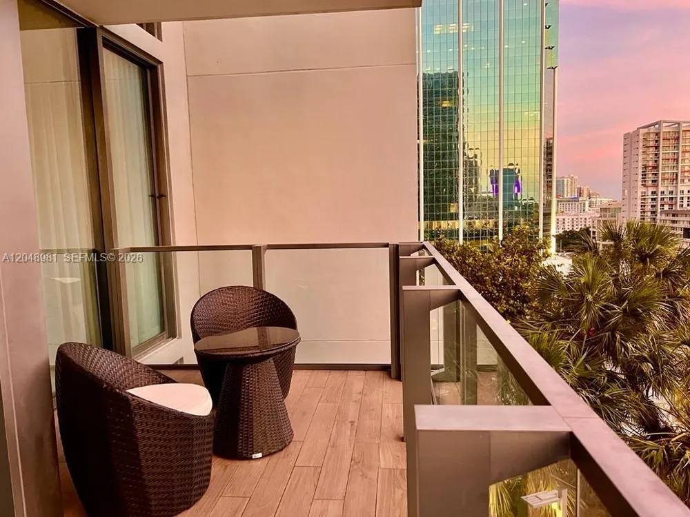 88 SW 7th St #808 Miami, FL 33130