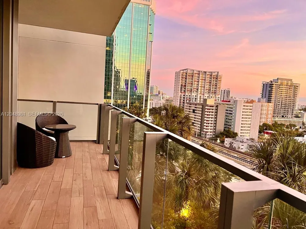 88 SW 7th St #808 Miami, FL 33130