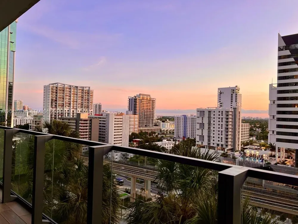 88 SW 7th St #808 Miami, FL 33130