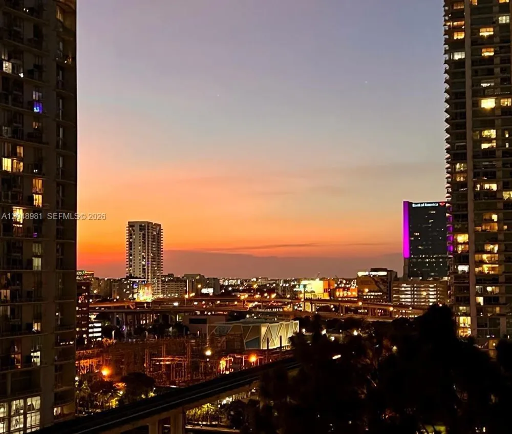 88 SW 7th St #808 Miami, FL 33130