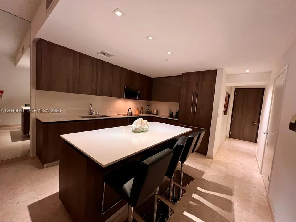 88 SW 7th St #808 Miami, FL 33130
