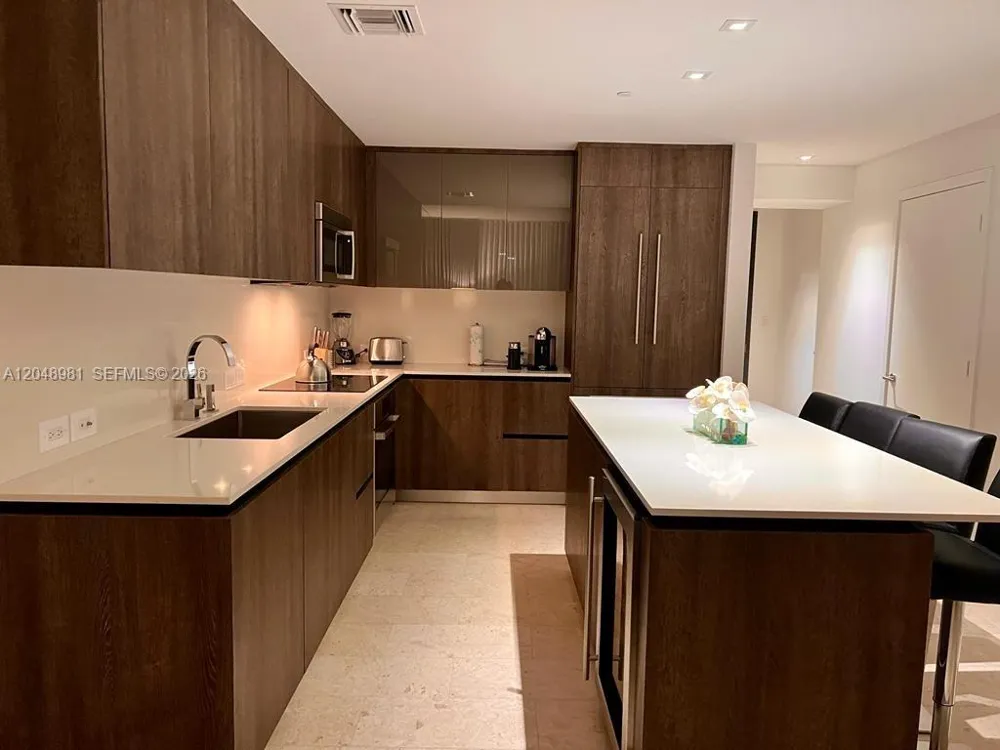 88 SW 7th St #808 Miami, FL 33130