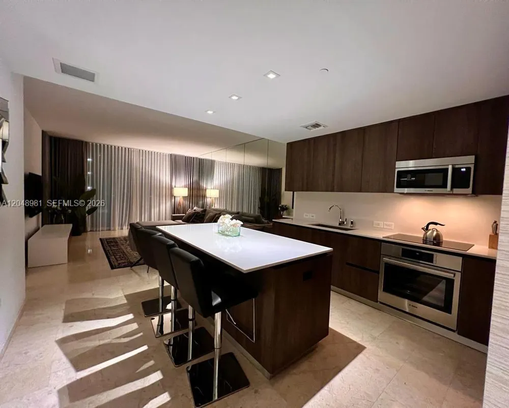 88 SW 7th St #808 Miami, FL 33130