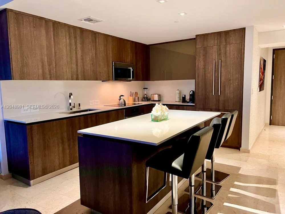 88 SW 7th St #808 Miami, FL 33130