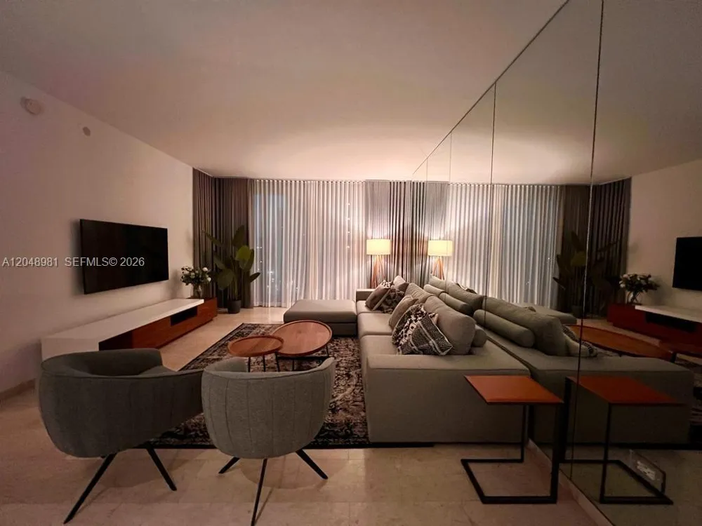 88 SW 7th St #808 Miami, FL 33130