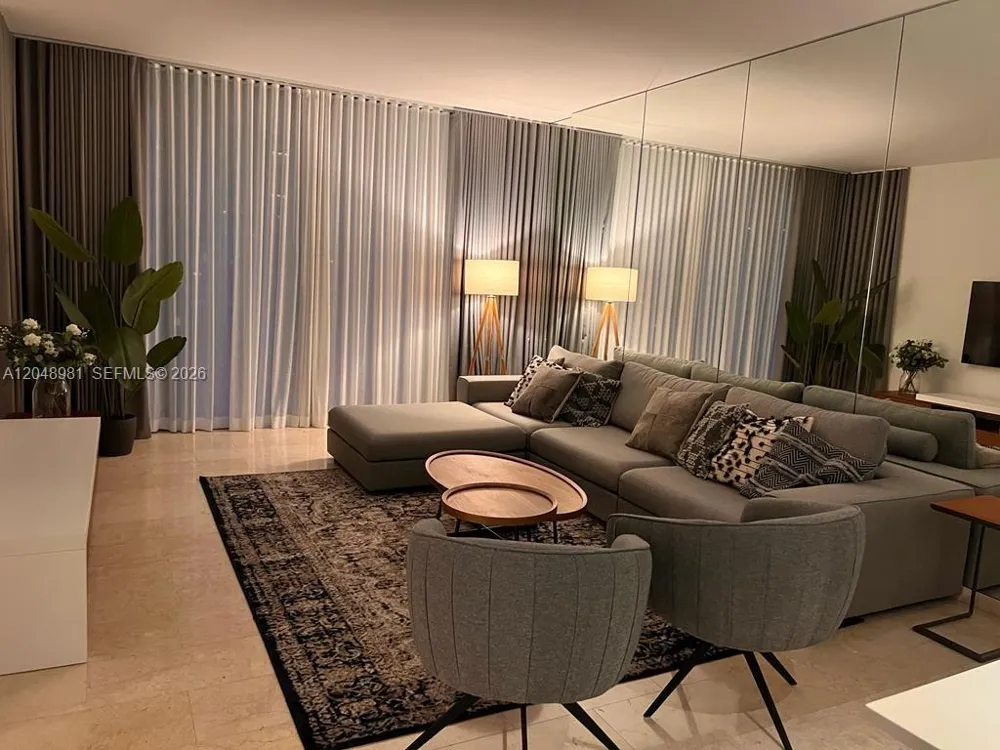 88 SW 7th St #808 Miami, FL 33130
