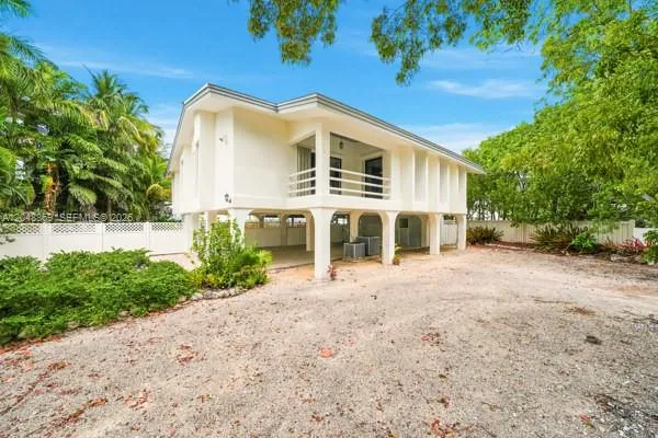 154 Redwing Rd Tavernier, FL 33070