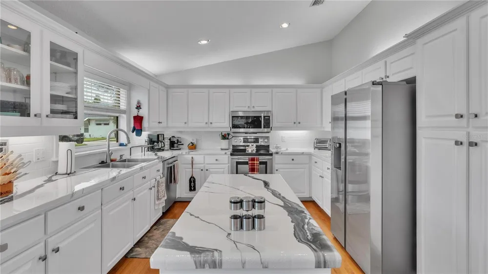 601 PENINSULAR DRIVE Lakeland, FL 33813