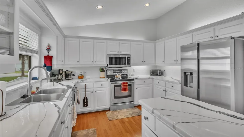 601 PENINSULAR DRIVE Lakeland, FL 33813