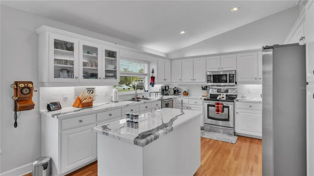 601 PENINSULAR DRIVE Lakeland, FL 33813