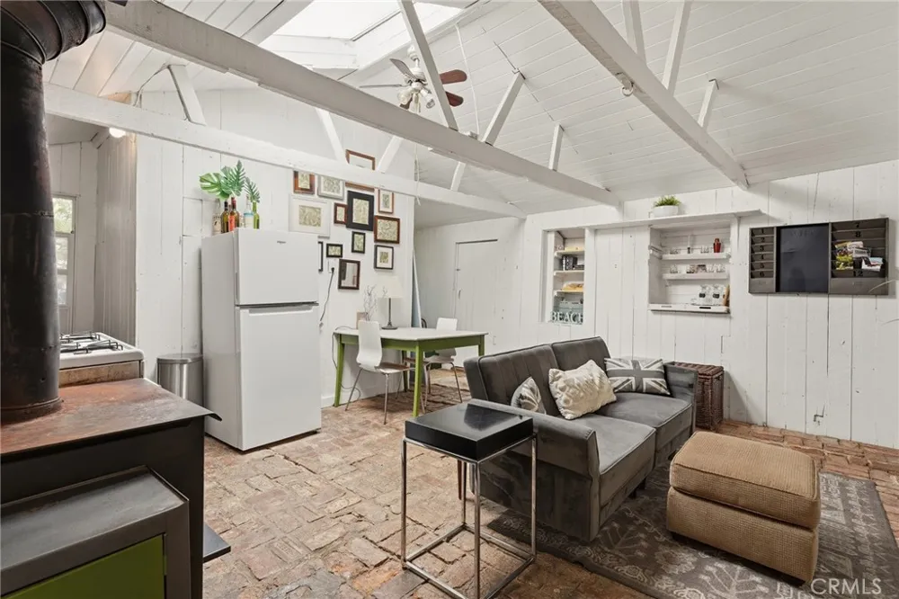 21857 Koontz Way Topanga, CA 90290