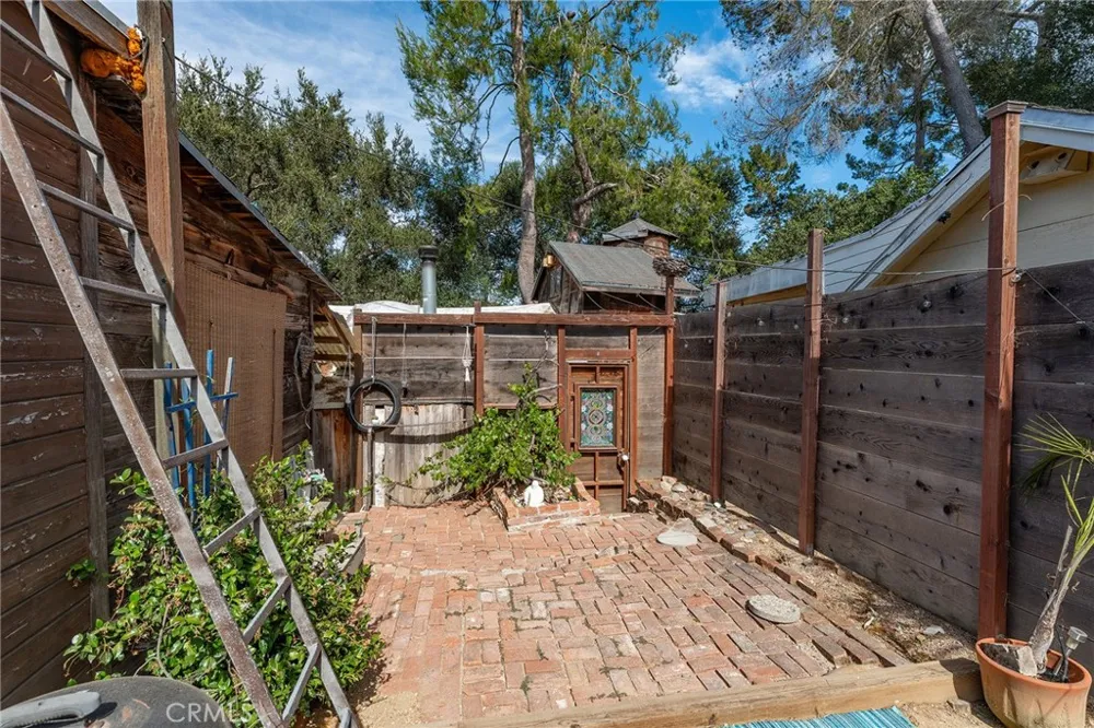 21857 Koontz Way Topanga, CA 90290