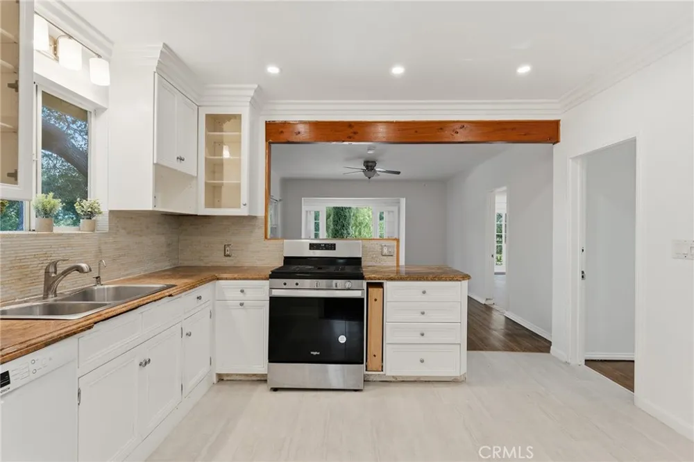21857 Koontz Way Topanga, CA 90290