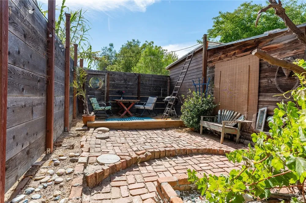 21857 Koontz Way Topanga, CA 90290