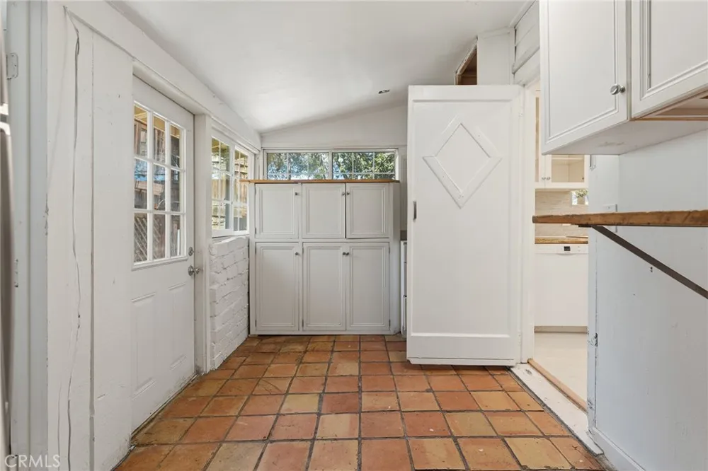 21857 Koontz Way Topanga, CA 90290
