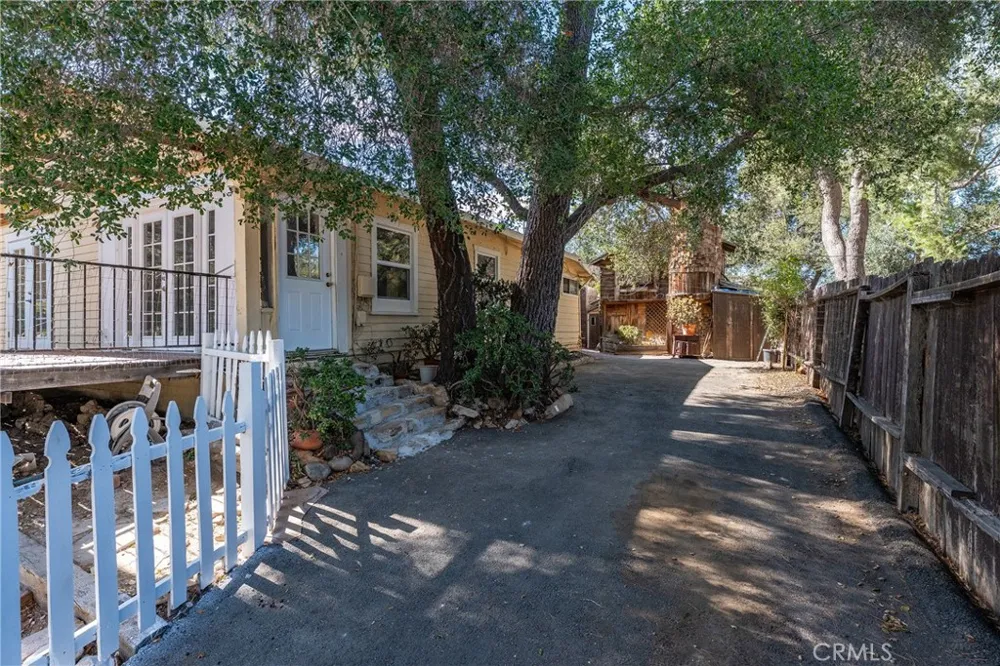 21857 Koontz Way Topanga, CA 90290