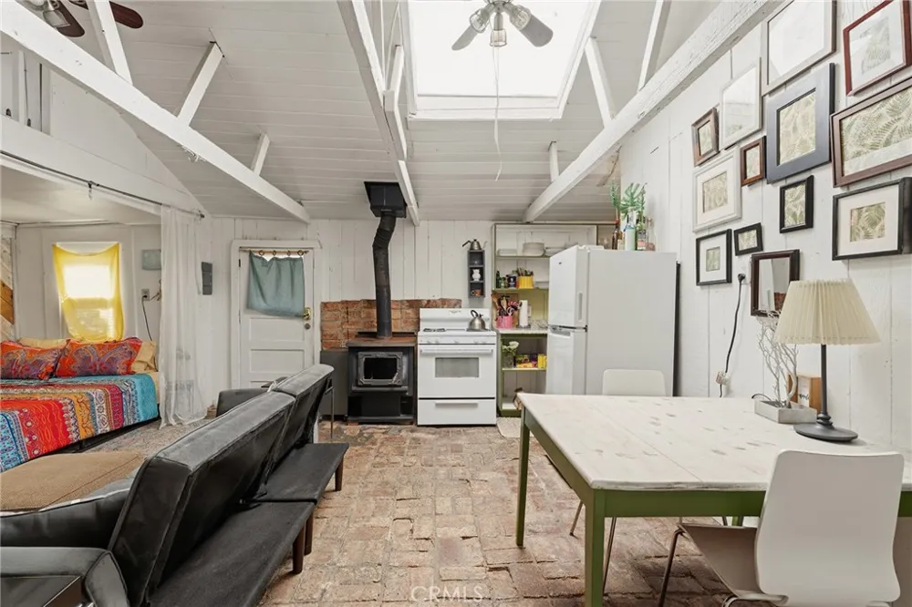 21857 Koontz Way Topanga, CA 90290