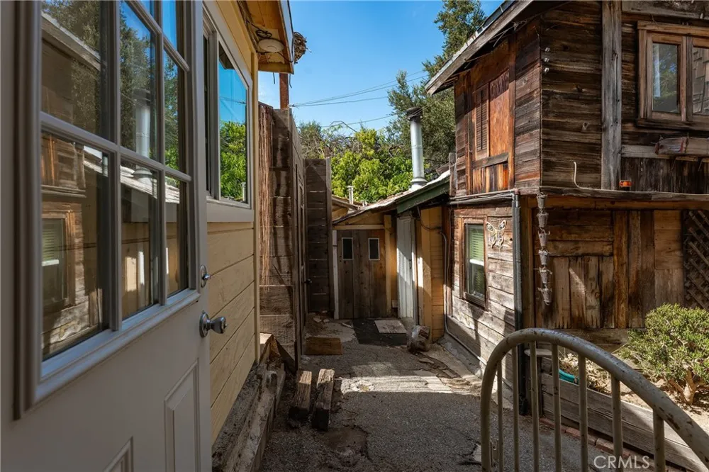 21857 Koontz Way Topanga, CA 90290