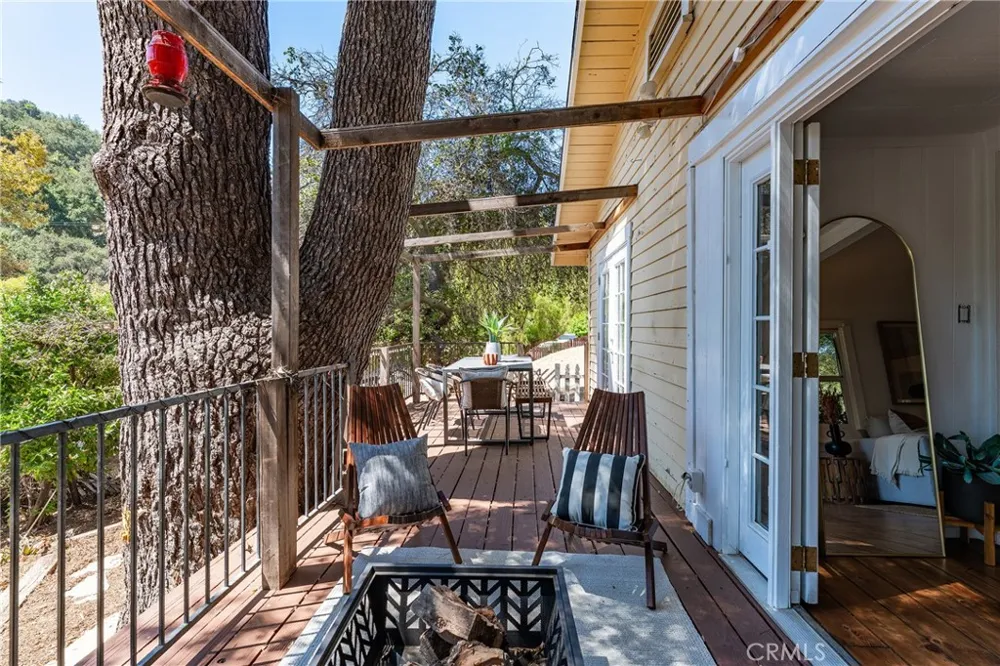 21857 Koontz Way Topanga, CA 90290