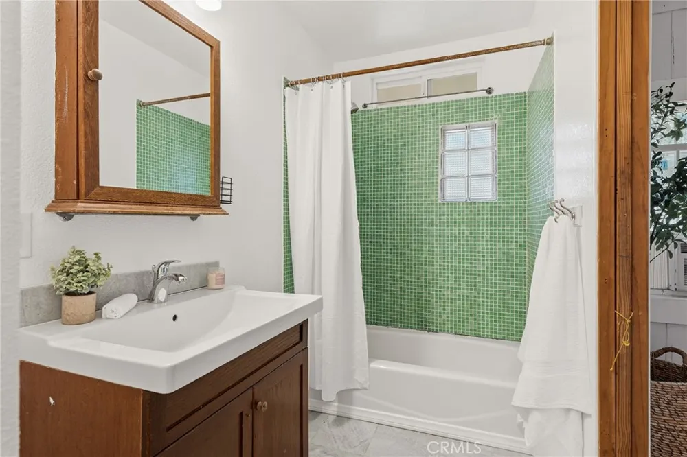21857 Koontz Way Topanga, CA 90290