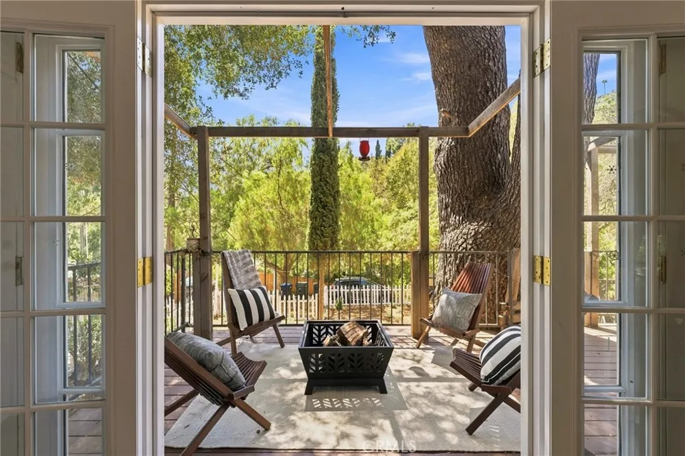 21857 Koontz Way Topanga, CA 90290