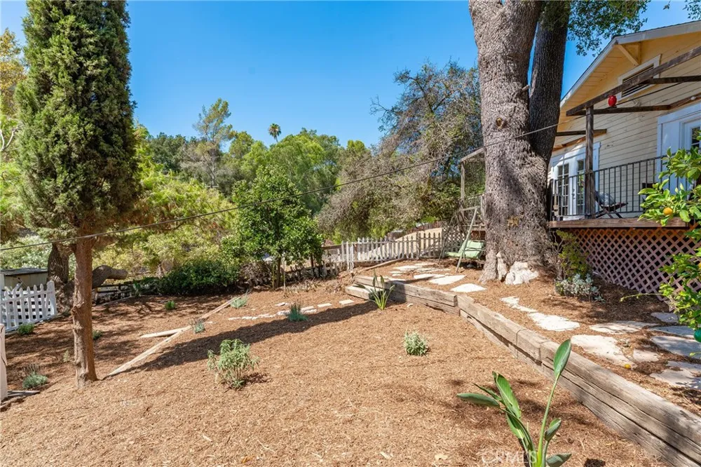 21857 Koontz Way Topanga, CA 90290