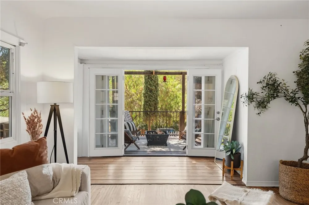 21857 Koontz Way Topanga, CA 90290