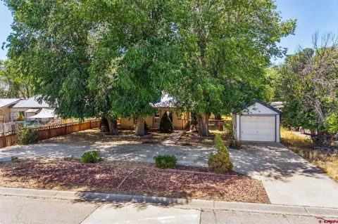 935 Shoshone Avenue