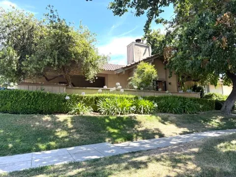 284 W Lexington Avenue